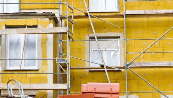 Instandgesetzte Fassade nach Putzarbeiten als Grundlage für den Anstrich